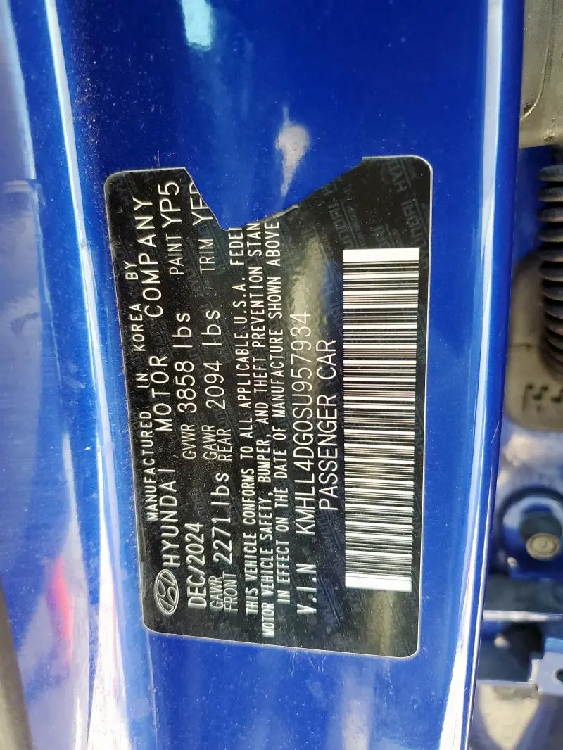 2025 HYUNDAI ELANTRA SE  