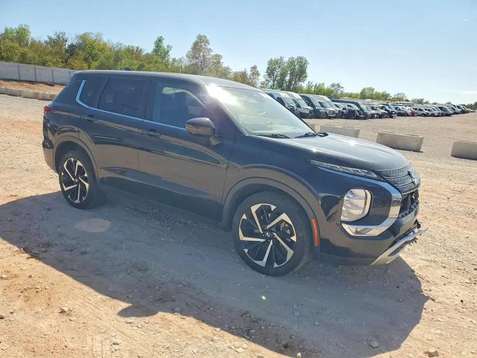 2024 MITSUBISHI OUTLANDER SE  