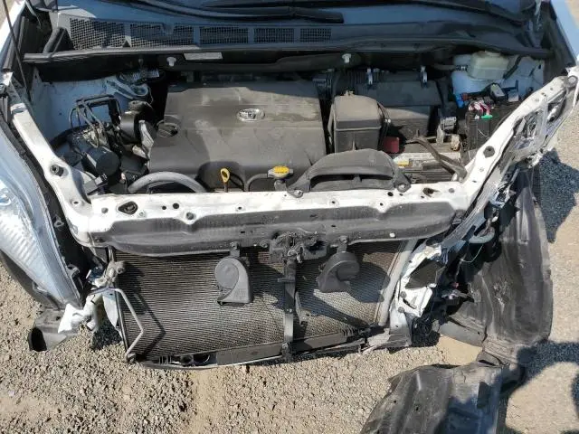 2015 TOYOTA SIENNA LE  