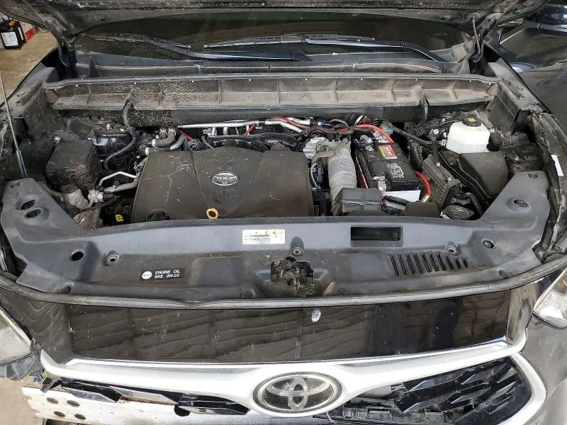 2022 TOYOTA HIGHLANDER LE  