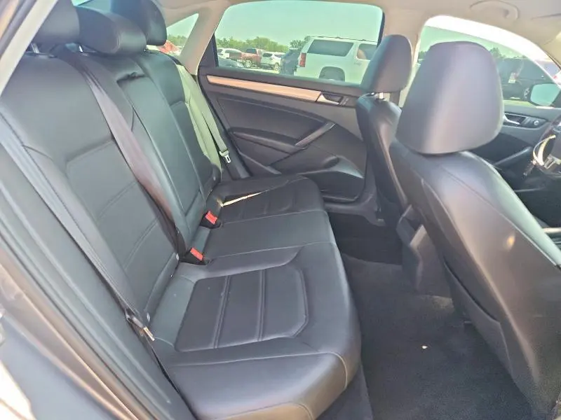 2015 VOLKSWAGEN PASSAT S  