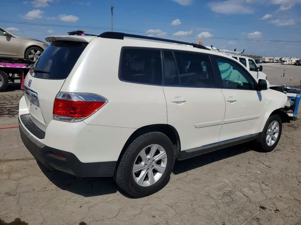2013 TOYOTA HIGHLANDER SE  