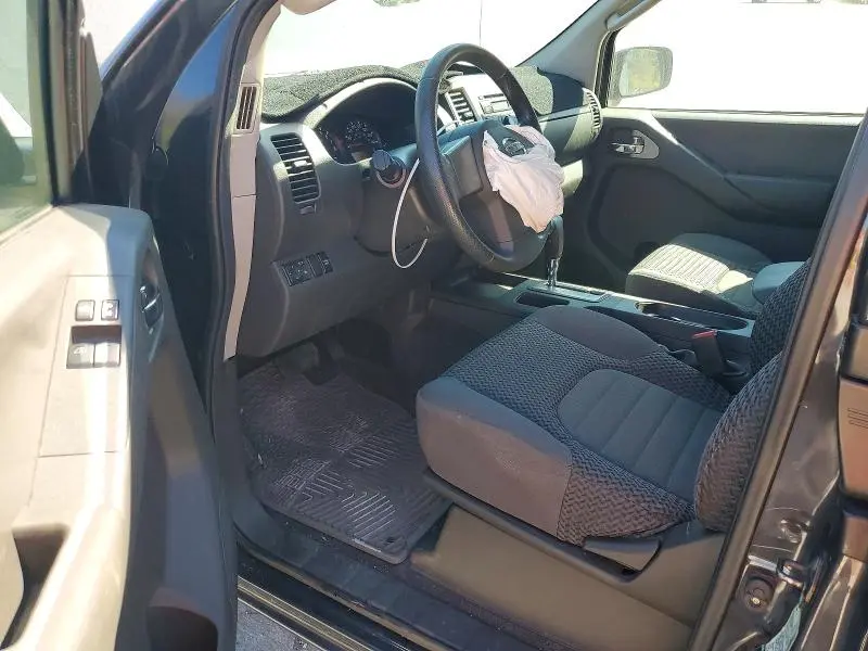 2010 NISSAN FRONTIER SE V6  
