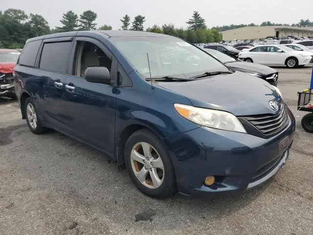 2011 TOYOTA SIENNA   