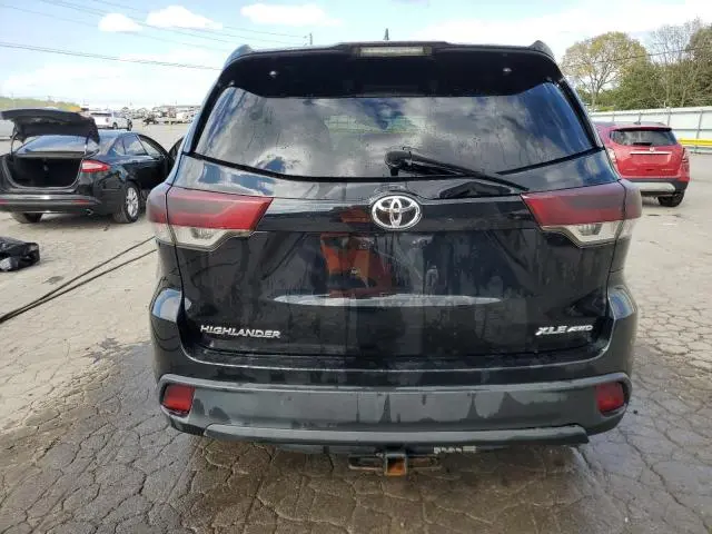 2017 TOYOTA HIGHLANDER SE