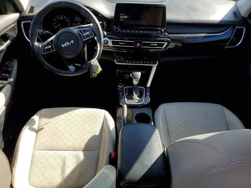 2023 KIA SELTOS EX  