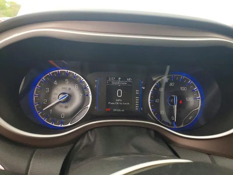 2023 CHRYSLER VOYAGER LX  