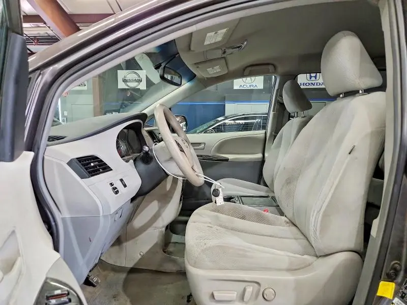 2012 TOYOTA SIENNA LE  