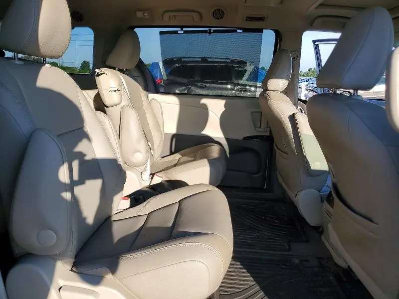 2016 TOYOTA SIENNA XLE PREMIUM 8-PASSENGER  