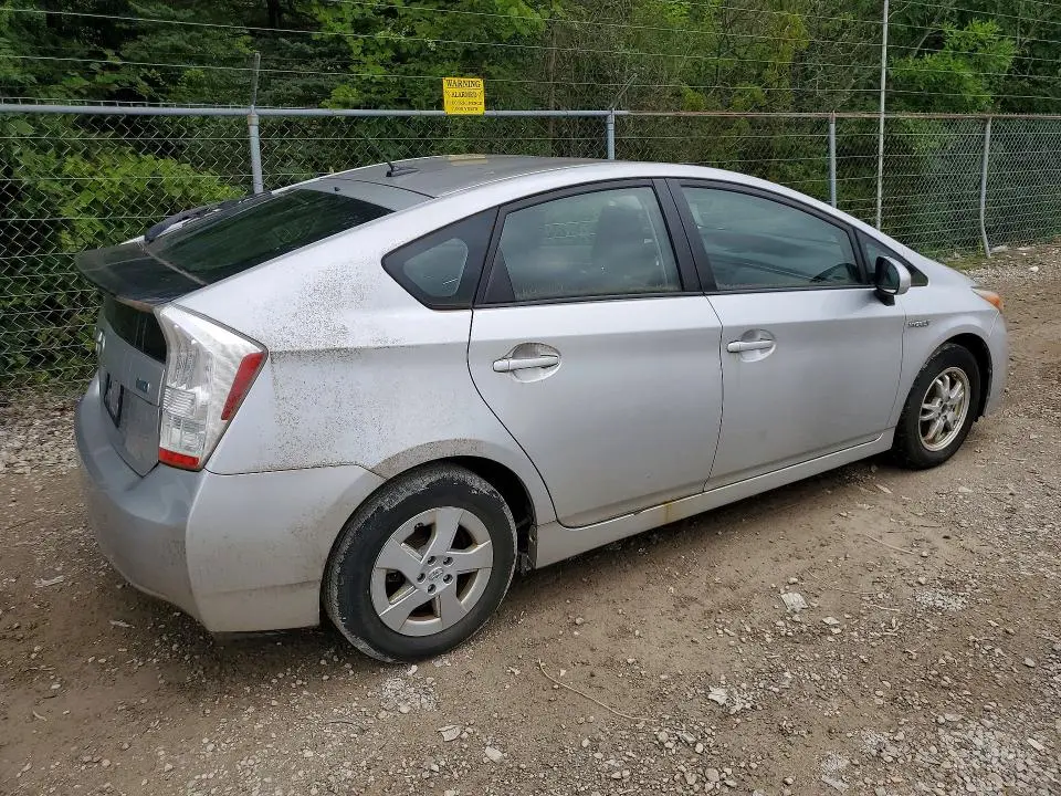 2010 TOYOTA PRIUS III  