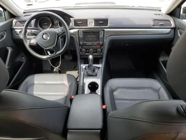 2017 VOLKSWAGEN PASSAT SE  