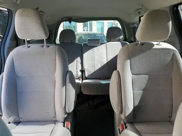 2015 TOYOTA SIENNA LE  
