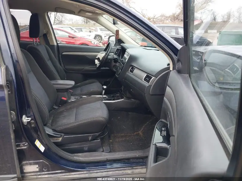 2017 MITSUBISHI OUTLANDER SE/SEL