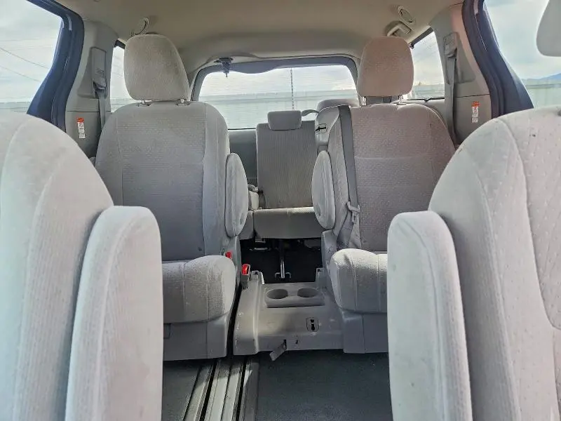 2020 TOYOTA SIENNA LE  