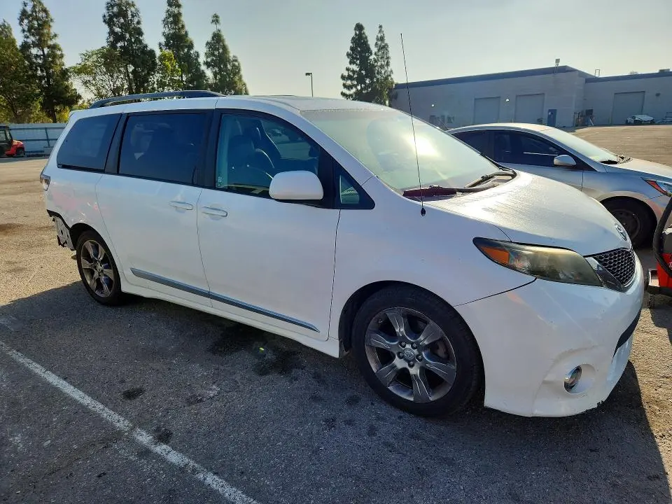 2011 TOYOTA SIENNA SPORT  