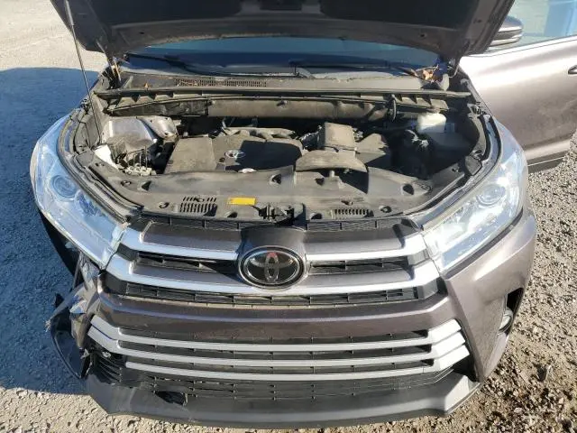2019 TOYOTA HIGHLANDER SE  