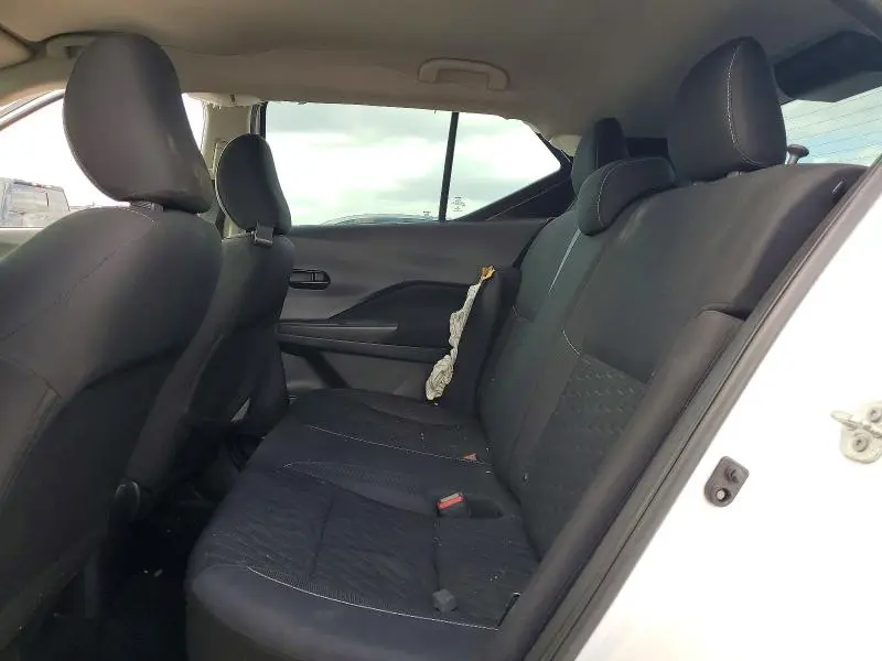 2021 NISSAN KICKS S  