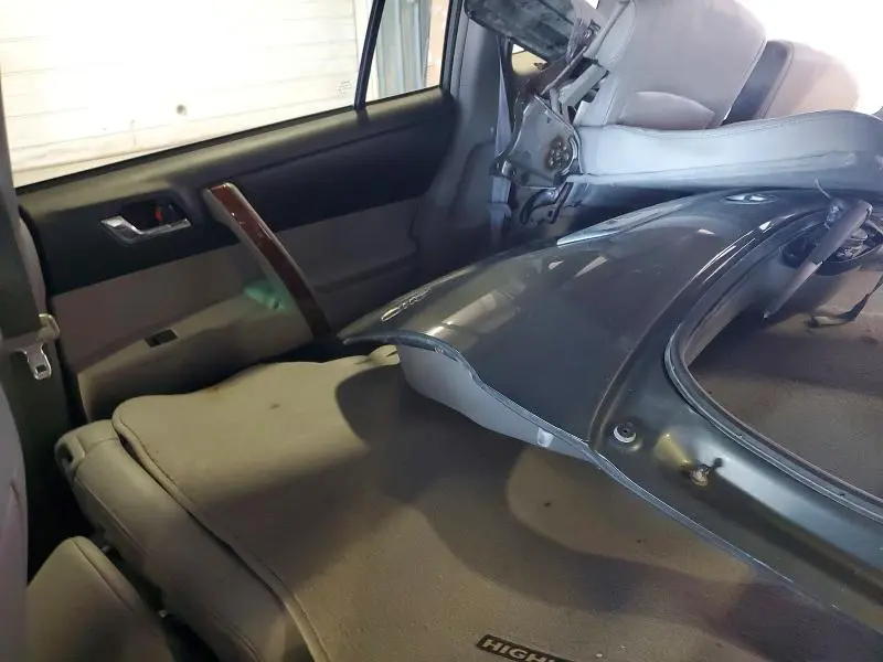 2011 TOYOTA HIGHLANDER LIMITED  