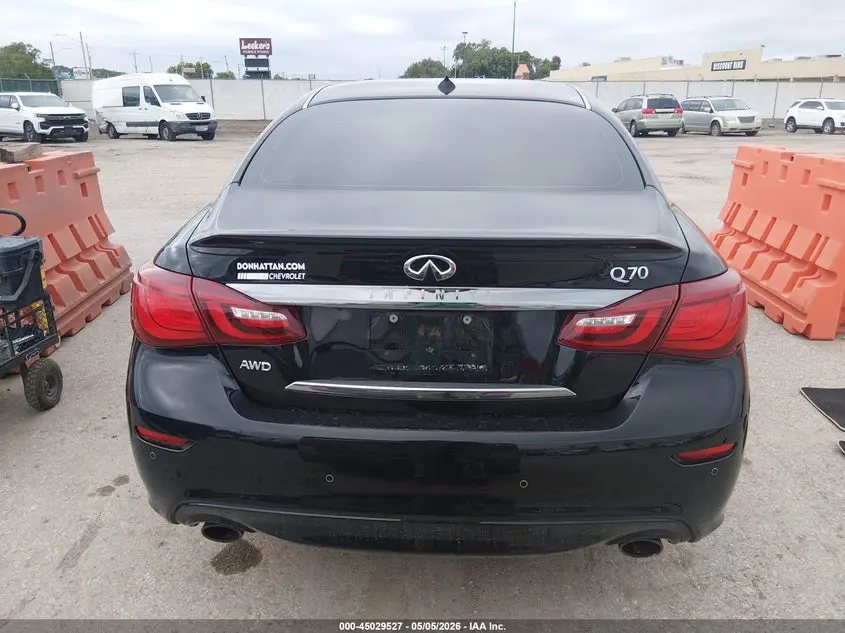 2017 INFINITI Q70 3.7X