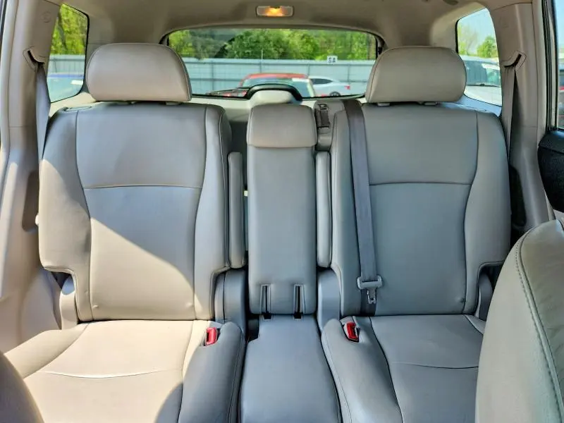 2013 TOYOTA HIGHLANDER SE  