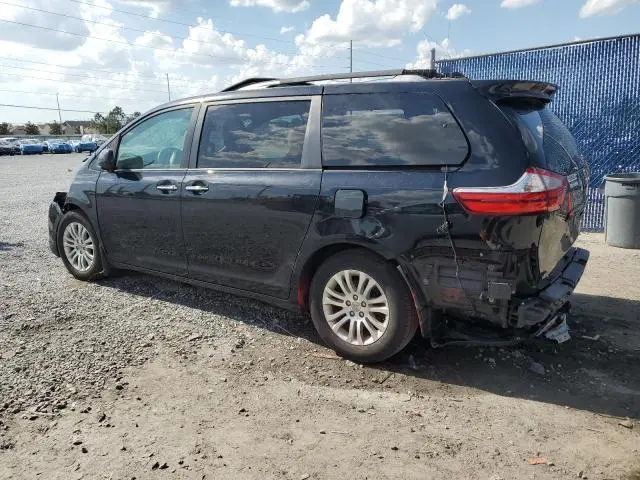 2017 TOYOTA SIENNA XLE  