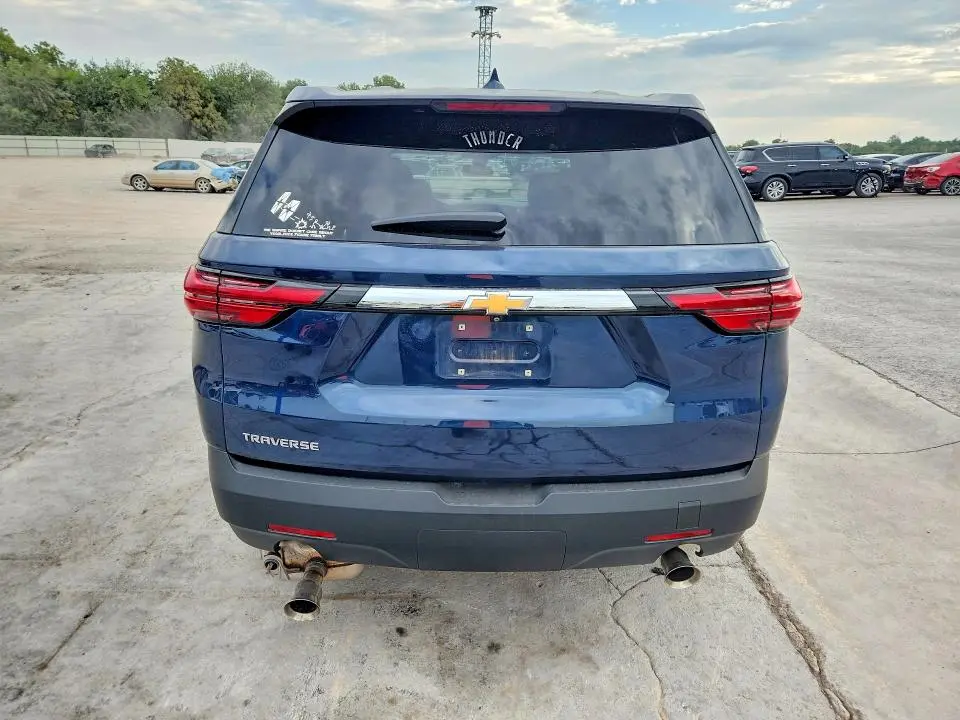 2022 CHEVROLET TRAVERSE LS  