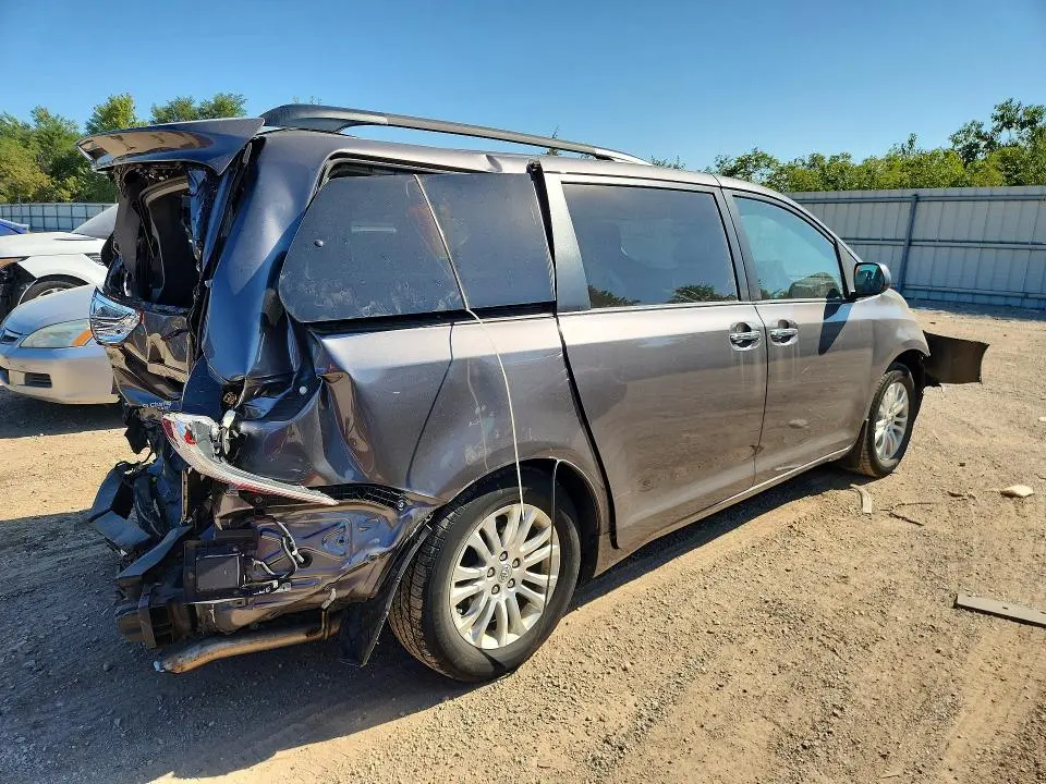 2017 TOYOTA SIENNA XLE 8-PASSENGER  