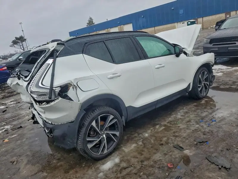 2019 VOLVO XC40 T5 R-DESIGN  