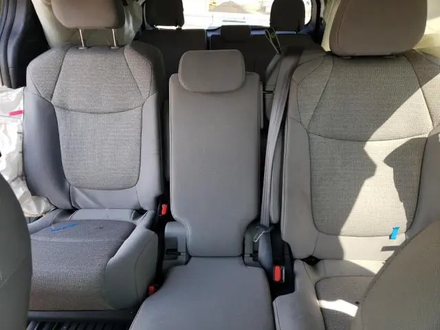2025 TOYOTA SIENNA LE  