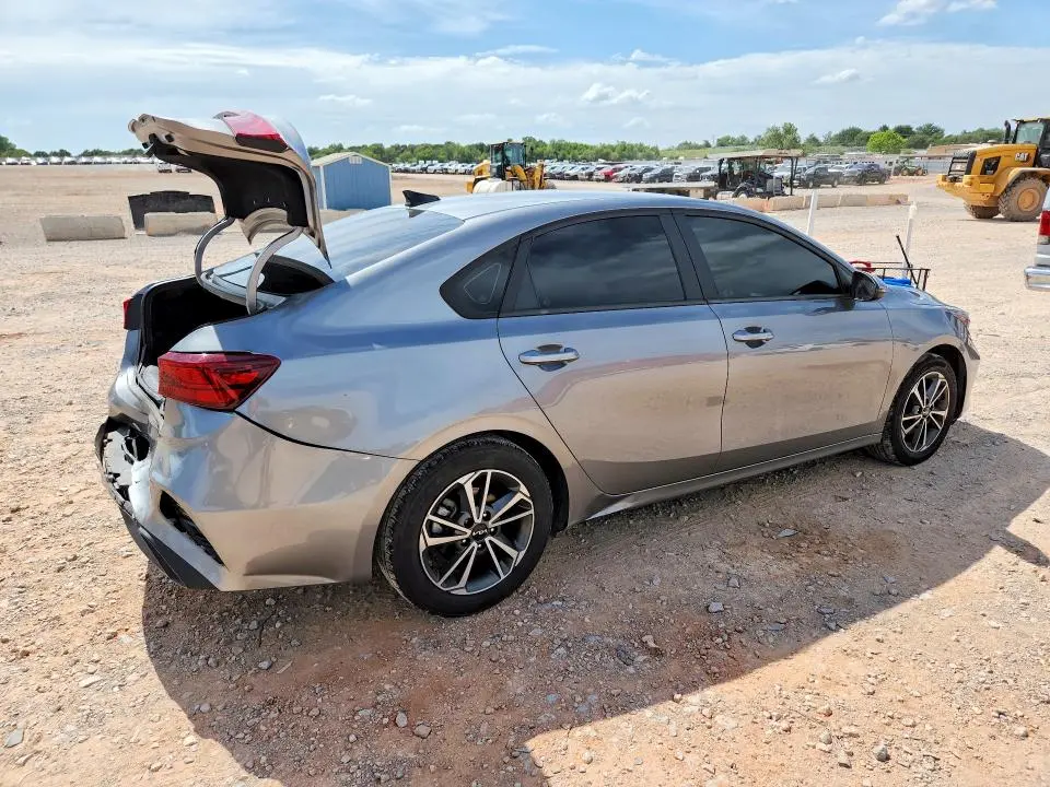 2022 KIA FORTE LXS  