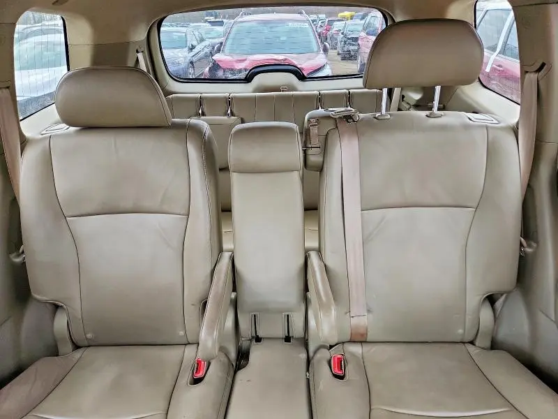 2010 TOYOTA HIGHLANDER SE  