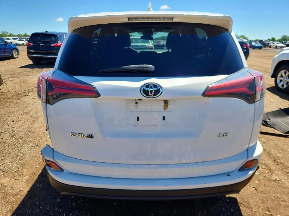 2018 TOYOTA RAV4 LE  