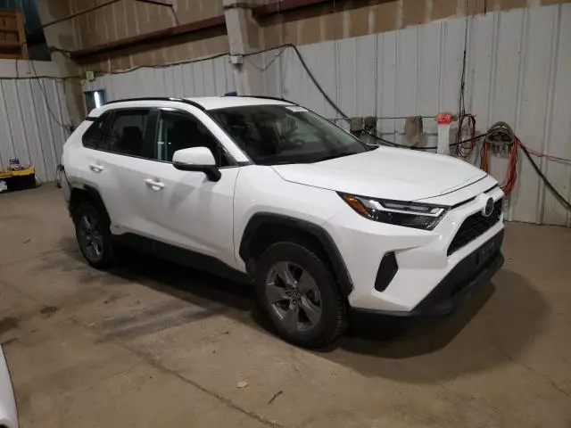 2022 TOYOTA RAV4 XLE  