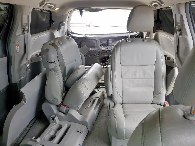 2018 TOYOTA SIENNA XLE  