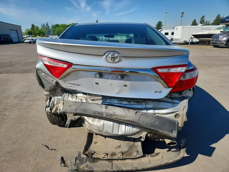 2017 TOYOTA CAMRY SE  