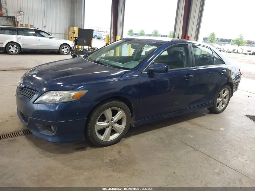 2011 TOYOTA CAMRY SE