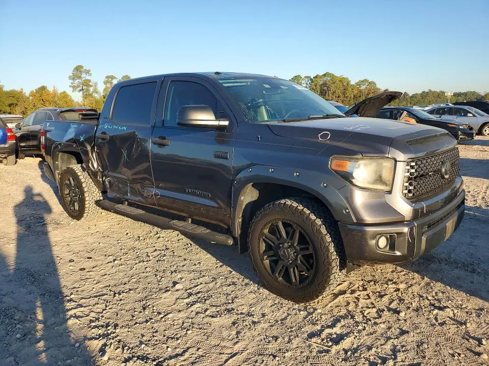 2018 TOYOTA TUNDRA CREWMAX SR5  