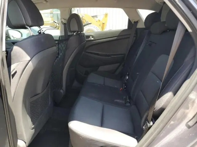 2018 HYUNDAI TUCSON SE  