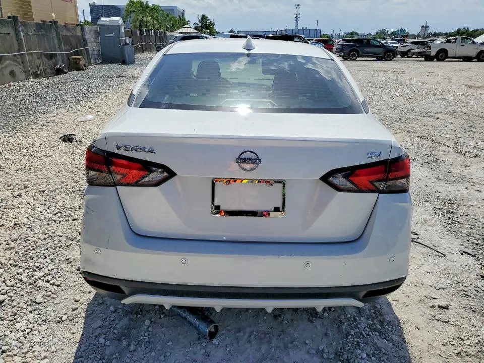 2024 NISSAN VERSA SV  