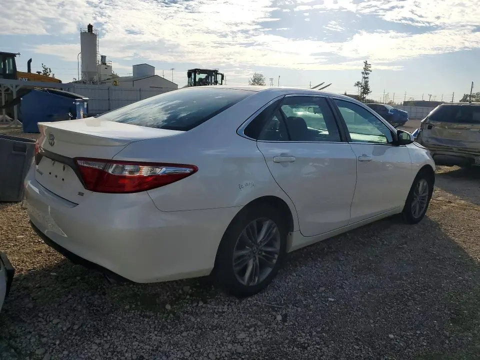 2016 TOYOTA CAMRY SE  