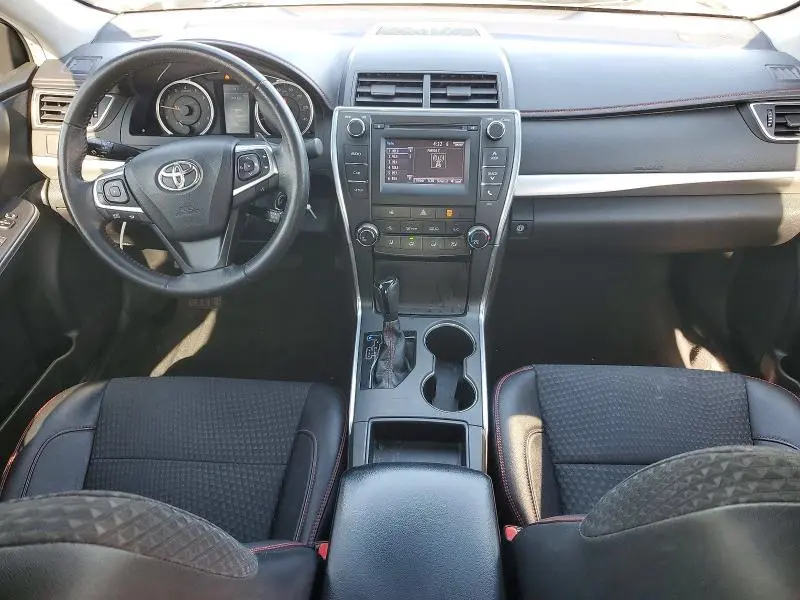 2015 TOYOTA CAMRY SE  