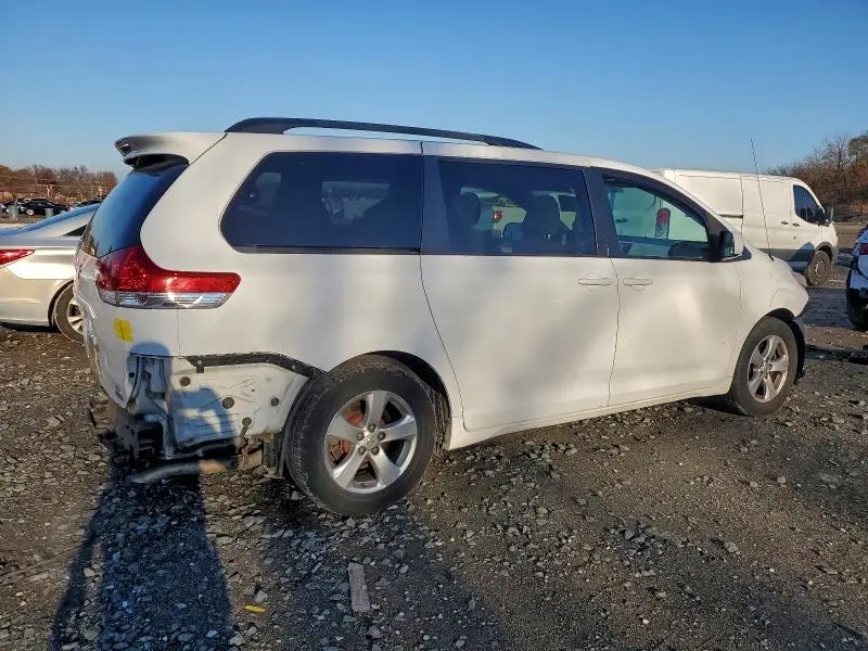 2013 TOYOTA SIENNA LE  
