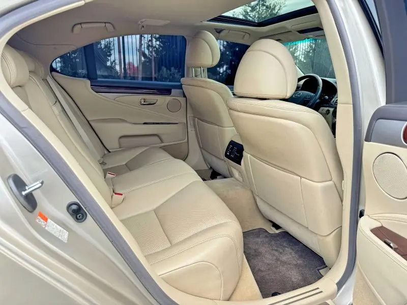 2017 LEXUS LS 460 BASE  