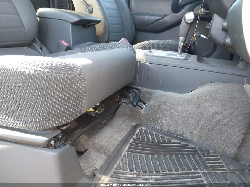 2012 NISSAN FRONTIER SV