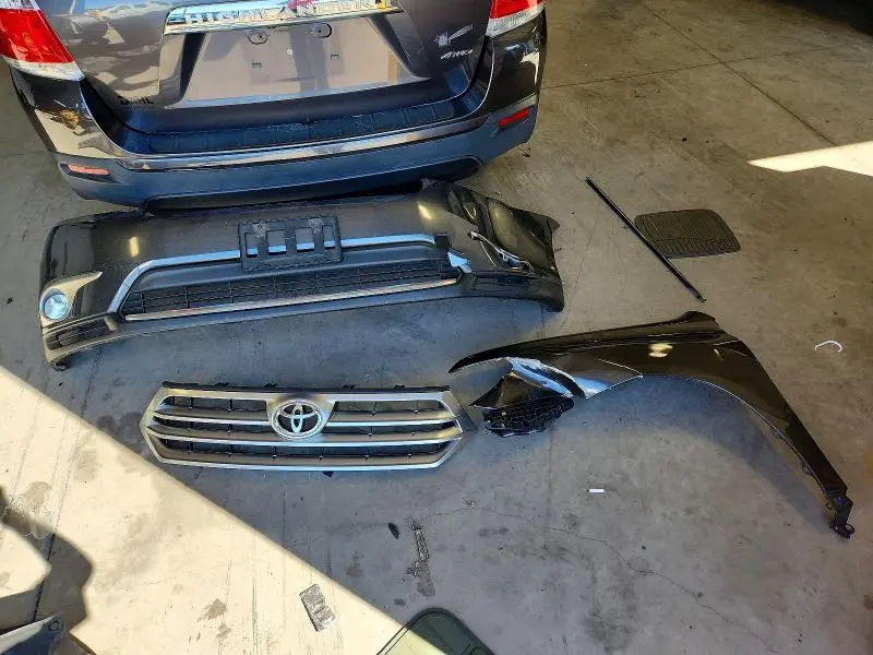 2013 TOYOTA HIGHLANDER LIMITED  