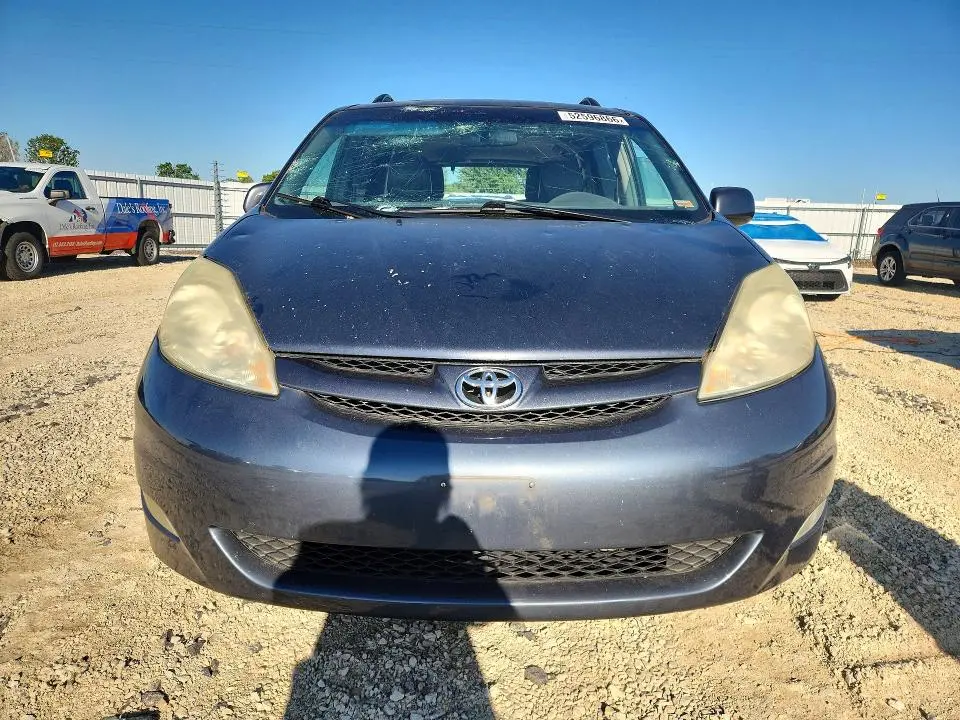 2010 TOYOTA SIENNA XLE  