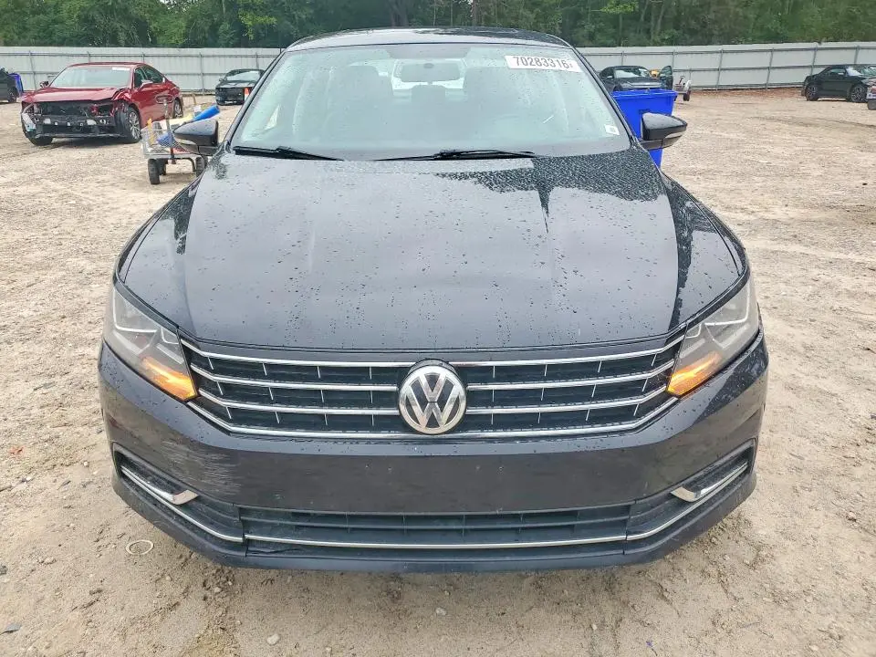 2017 VOLKSWAGEN PASSAT SE  