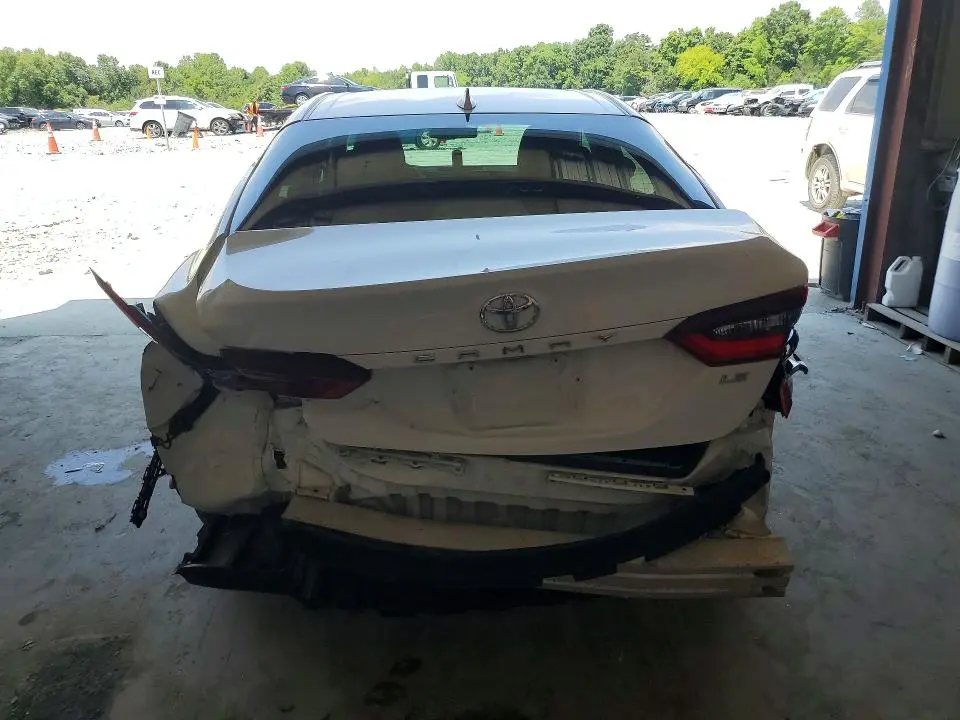 2022 TOYOTA CAMRY LE  