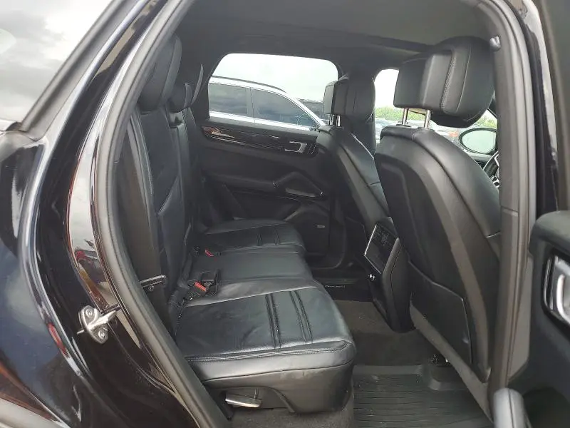 2019 PORSCHE CAYENNE   