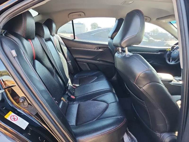 2018 TOYOTA CAMRY SE  